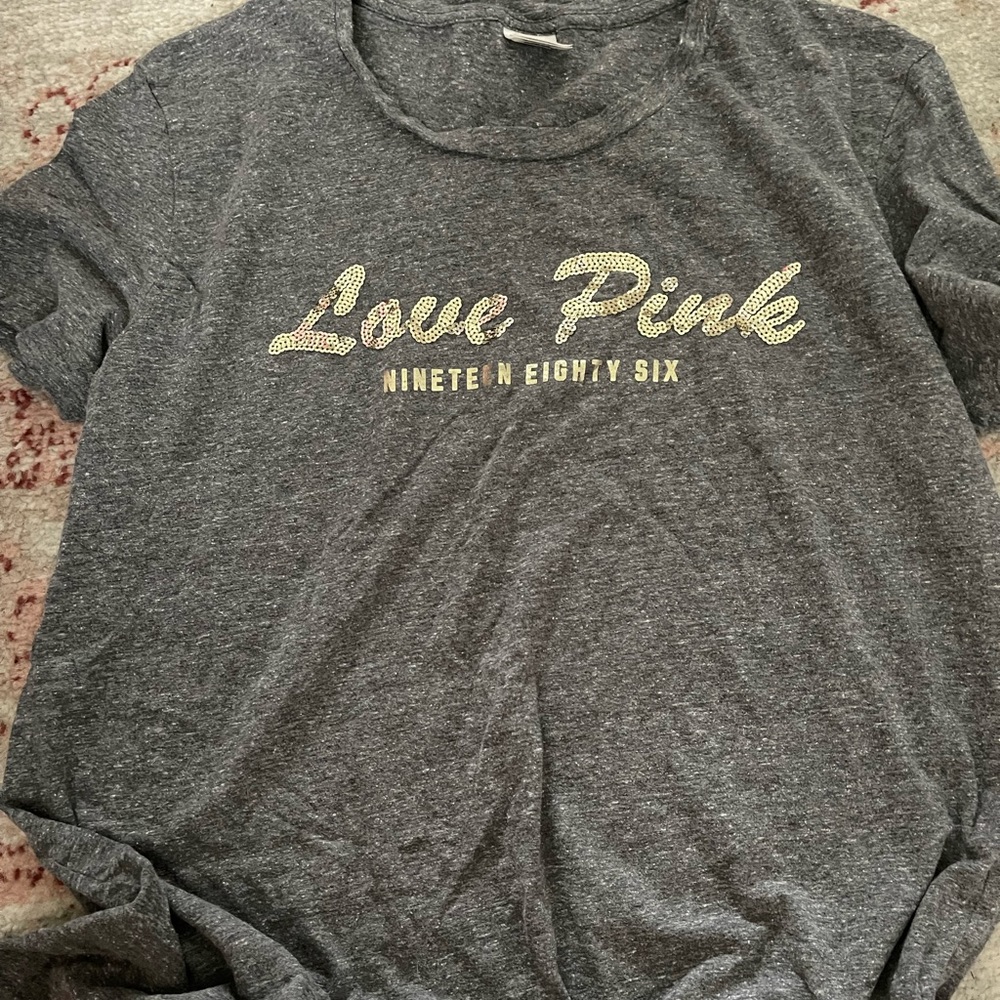 VS PINK TEE WITH GOLD SEQUINS